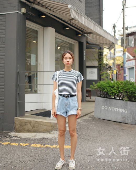 时尚条纹T恤穿搭 塑造清新文艺范儿